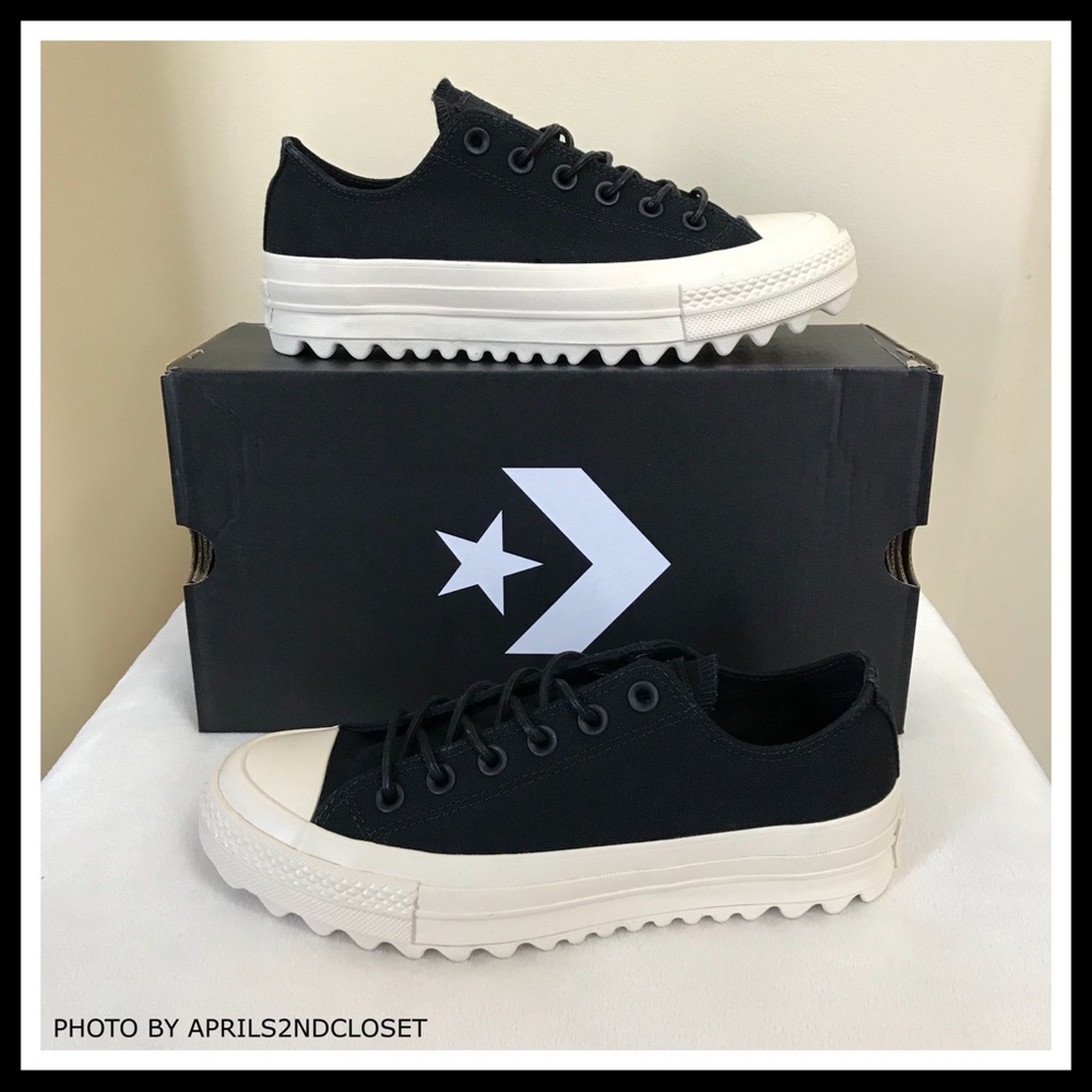 CONVERSE BLACK PLATFORM LOW TOP CHUCKS SNEAKERS - Picture 4 of 8